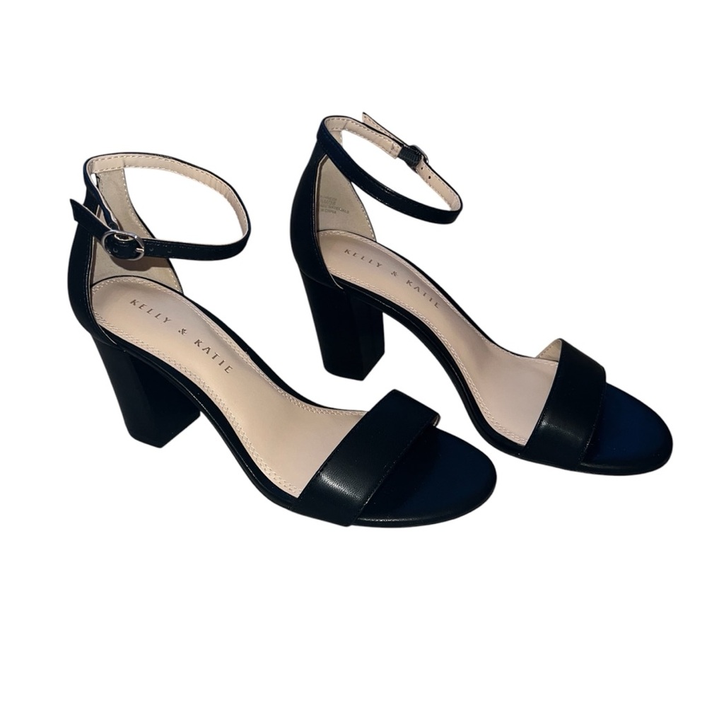 Kelly & Katie Open Toe, Chunky Heel Sandal with Ankle Strap - Black (Size 7.5)